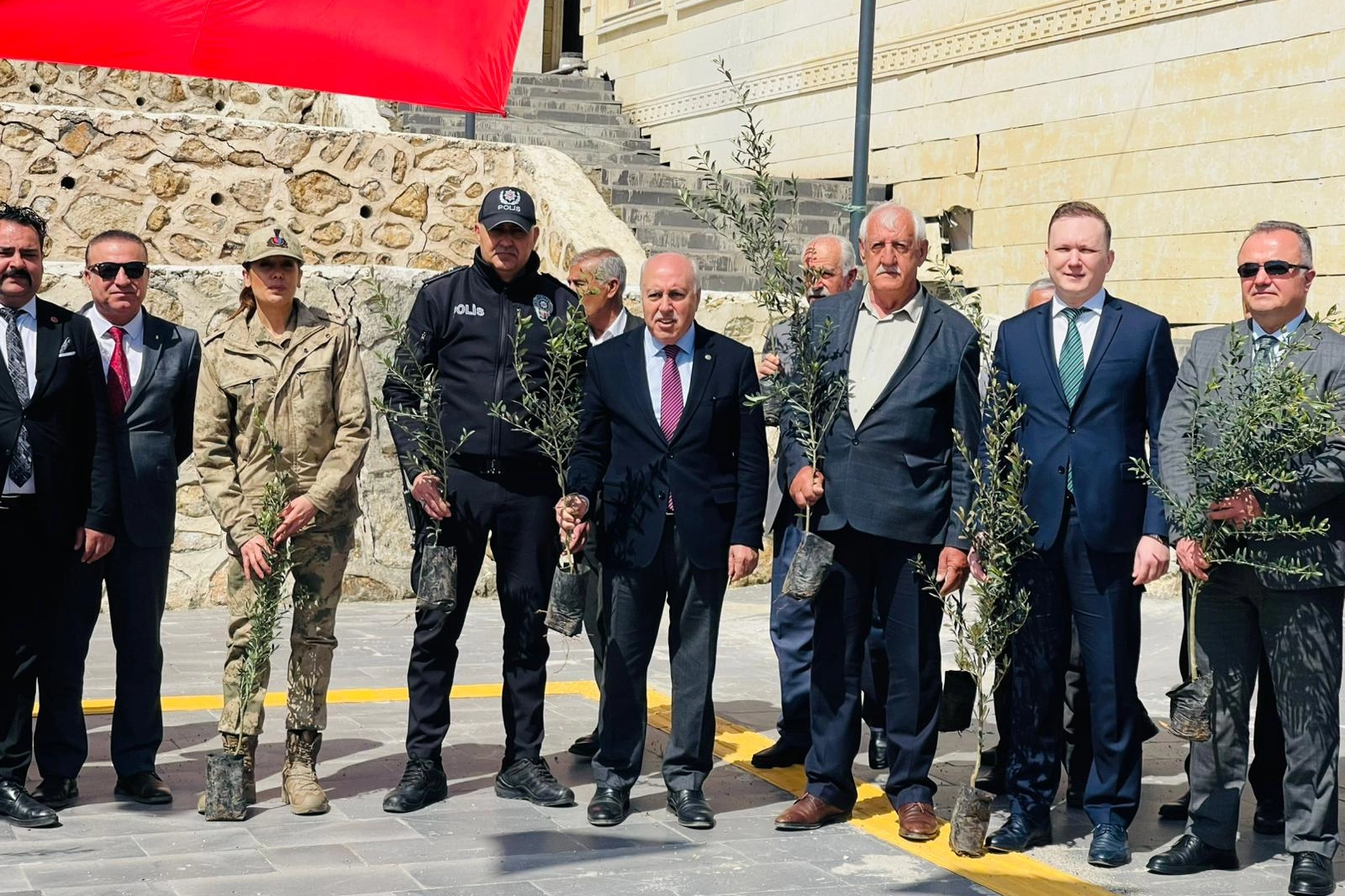 Yeşilli’de 102 Bin Fidan Çiftçilerle Buluştu