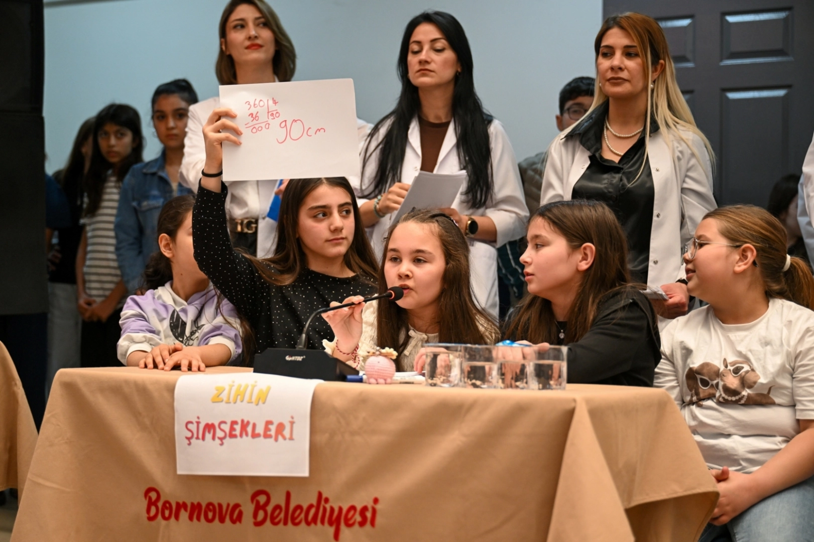 Bornova’da Öğrenciler Bilgi Yarışmasında Ter Döktü
