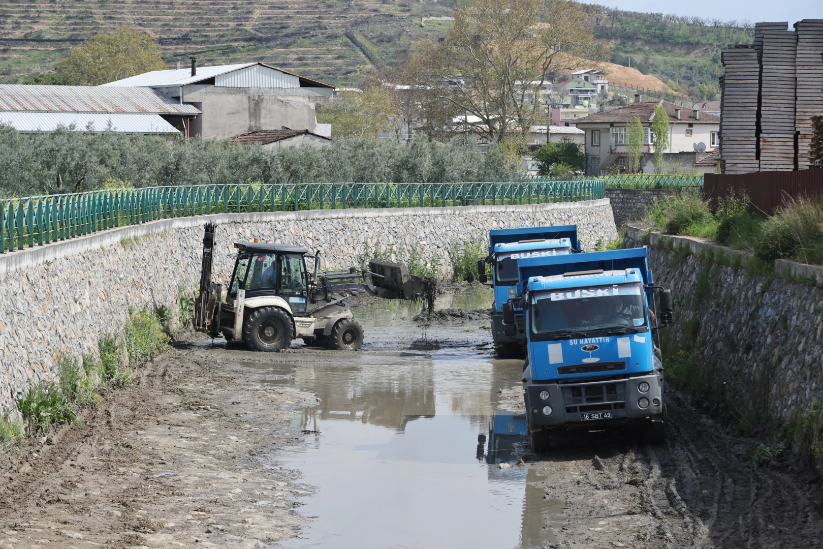BUSKİ’den Bursa’da Dere Temizliği Seferberliği