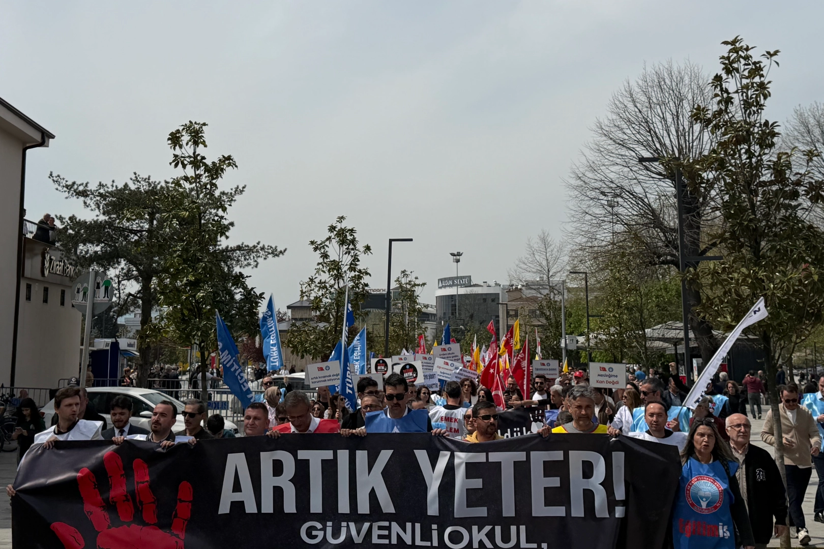 Eğitim Sendikalarından Düzce’de Ortak Tepki: “Okullar Güvensiz Alanlara Dönüşüyor”