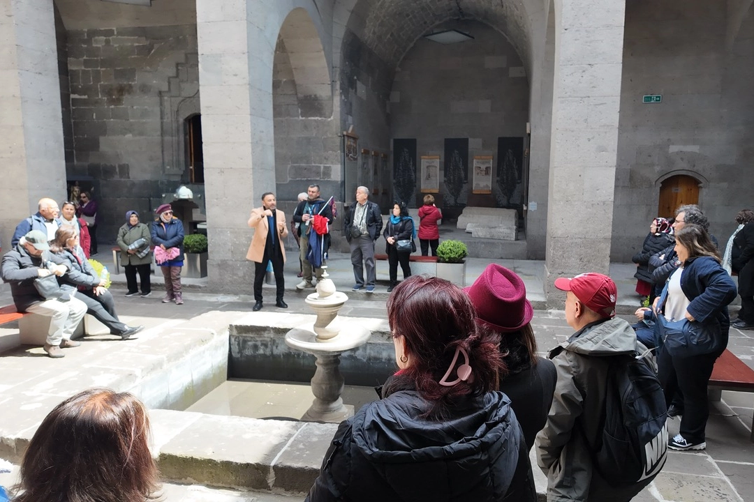 Kayseri’deki Tarihi Müze Ziyaretçilerden Tam Not Aldı