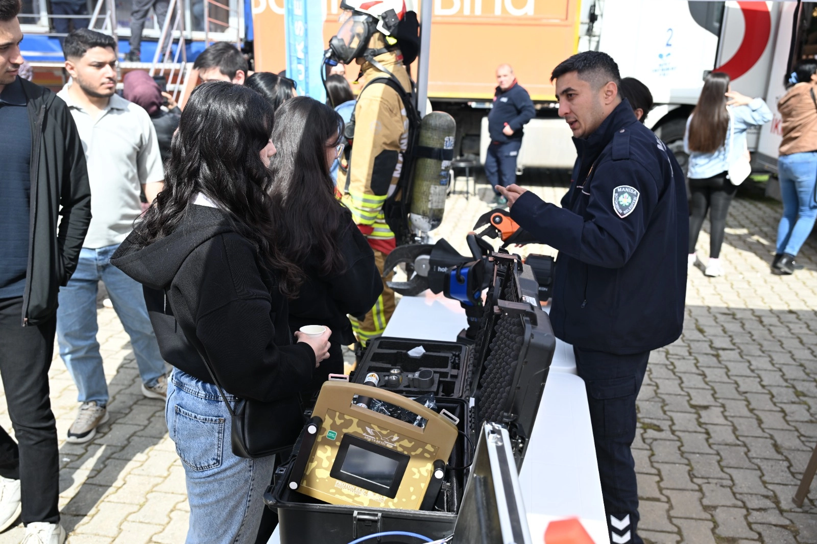 Manisa’da “Afetlerde İnsan Olmak” Sempozyumu Düzenlendi