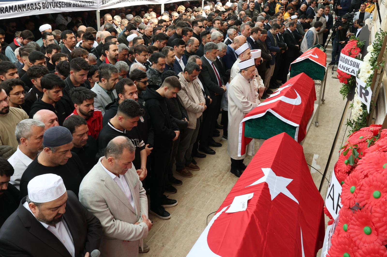 Kahramanmaraş’taki Okul Saldırısında Hayatını Kaybeden Öğrenciler Son Yolculuğuna Uğurlandı