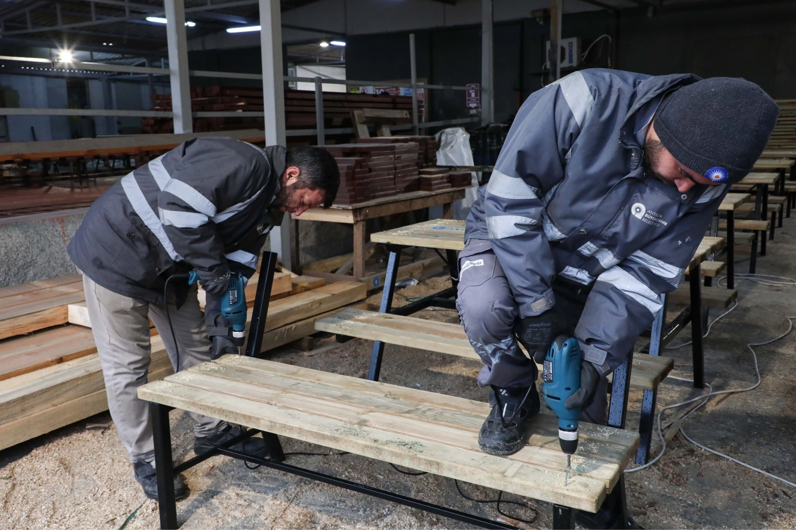 Antalya Büyükşehir’den Tasarruf Hamlesi: Kent Mobilyaları Kendi Atölyelerinde Üretiliyor