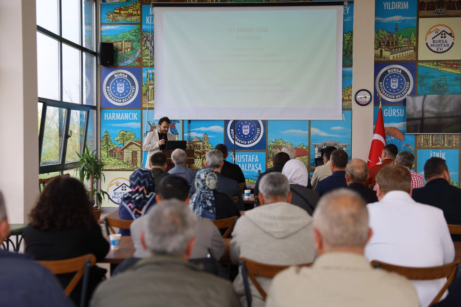 Bursa’da Çiftçilere Eğitim Desteği: Budama ve Çilek Yetiştiriciliği Anlatıldı