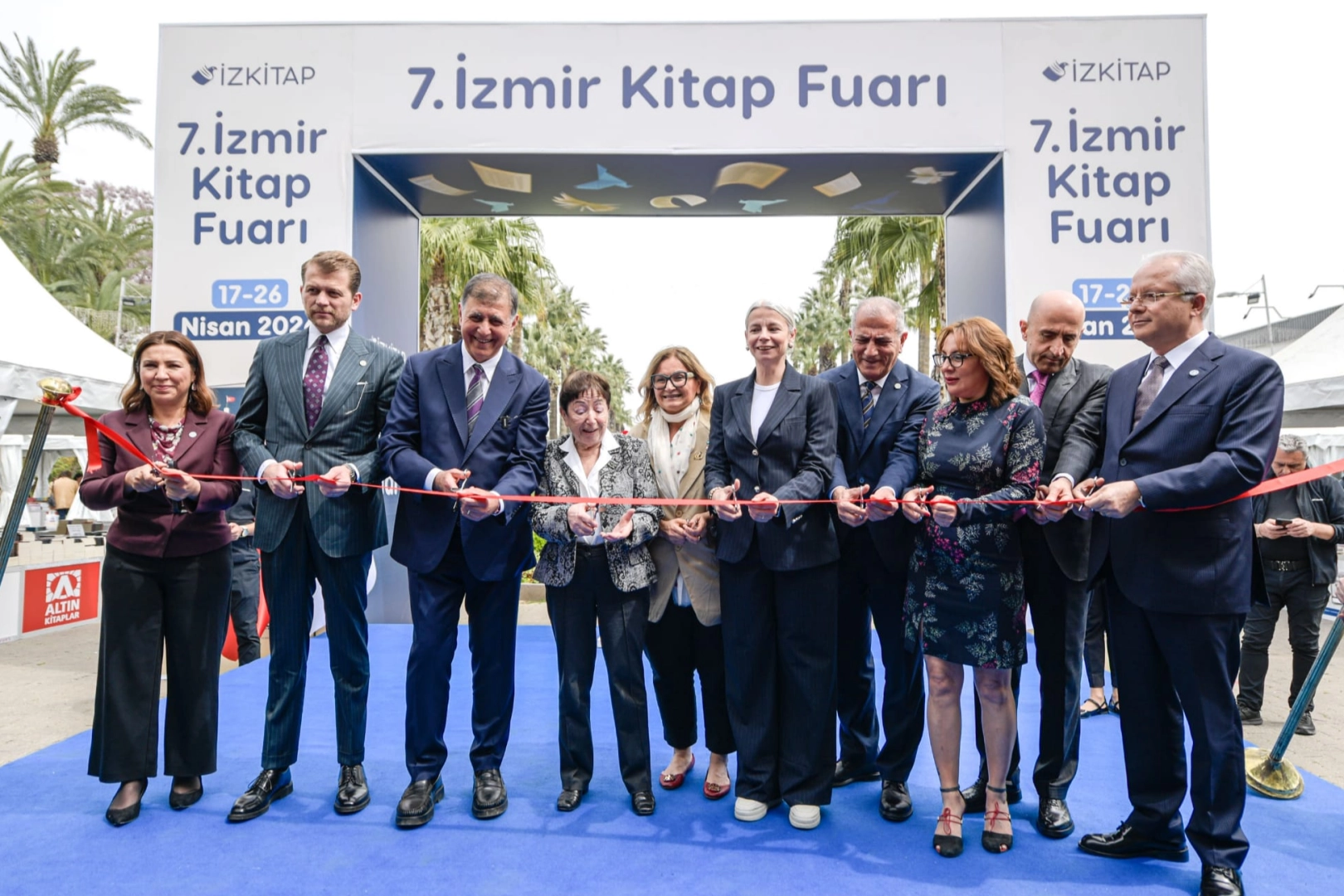 İZKİTAP-7 Açıldı: İzmir Kitapla Buluştu, 500 Etkinlik Kitapseverleri Bekliyor