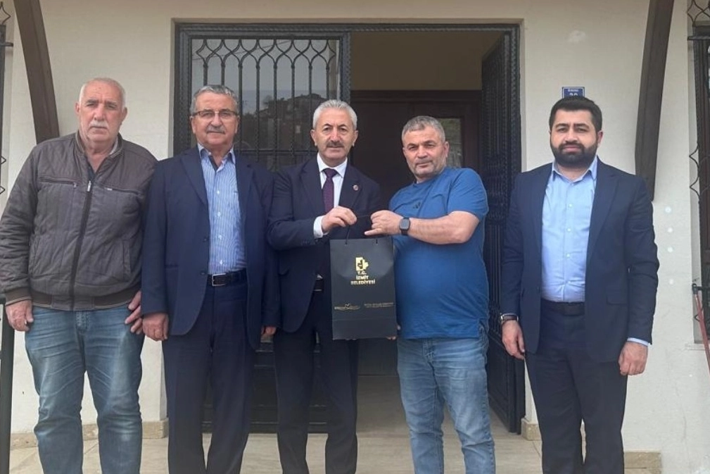 İzmit Belediyesi’nden Muhtarlara Ziyaret: Selam ve Geçmiş Olsun Mesajı