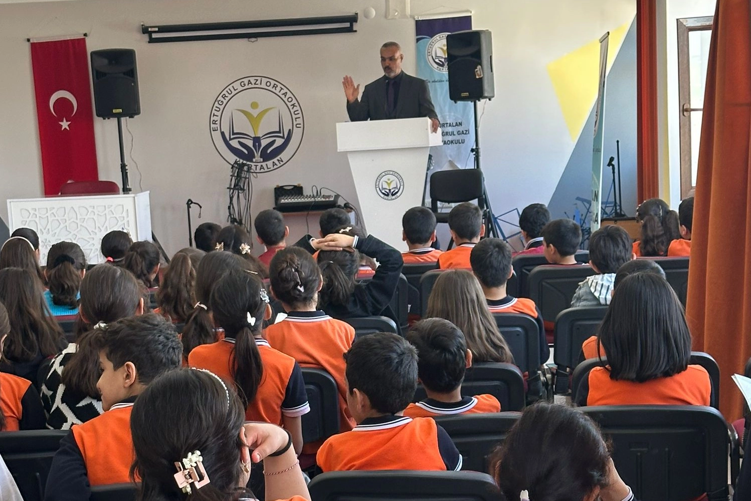 Kurtalan’da “Okur-Yazar Söyleşileri”: Öğrenciler Metin Özmen ile Buluştu
