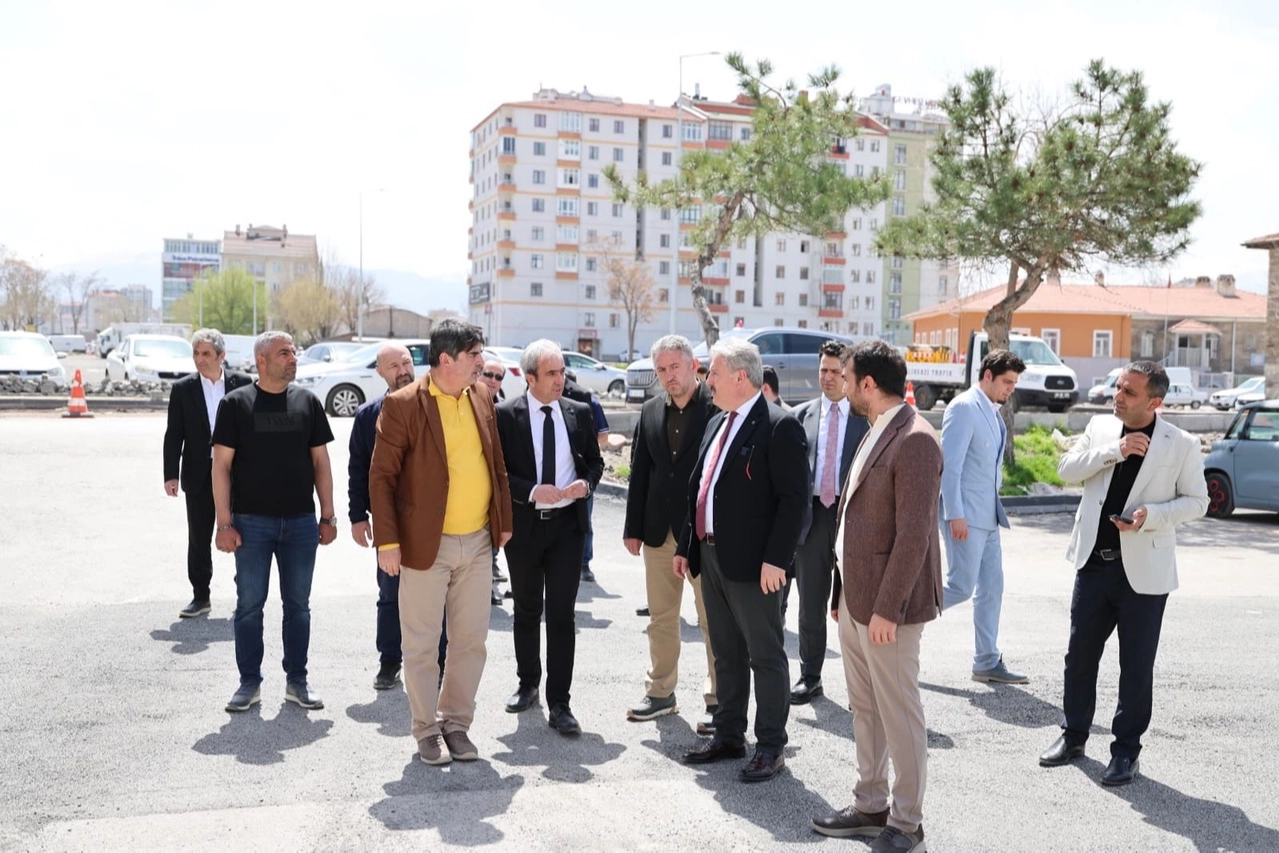 Melikgazi’de Güllük Mahallesi Yenileniyor: Yol, Kaldırım ve Otopark Çalışmaları Hızlandı