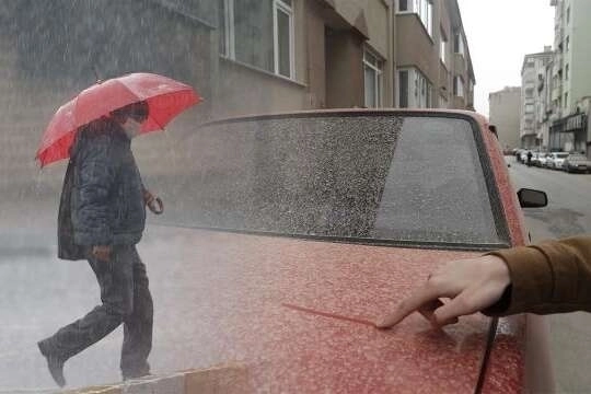 Meteoroloji’den Kritik Uyarı: Türkiye Genelinde Sağanak Yağış, Kuvvetli Rüzgar ve Toz Taşınımı Bekleniyor