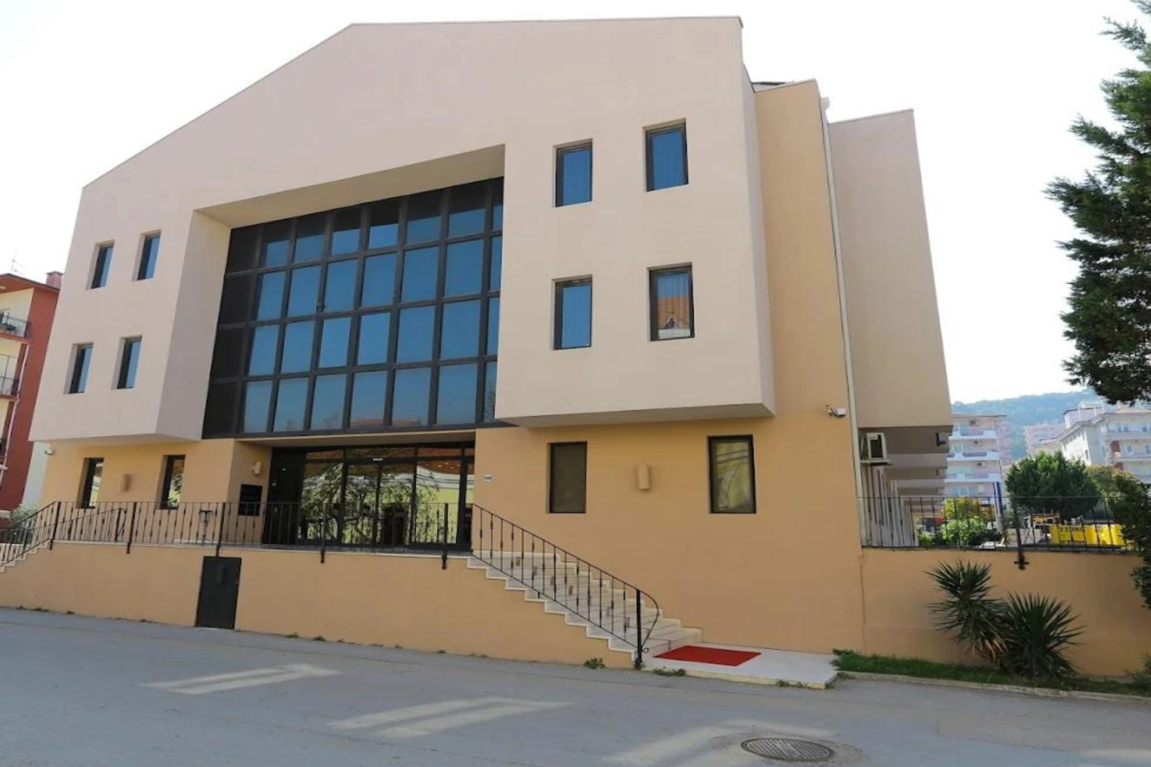 Mudanya’da Montania Otel Tartışması Büyüyor: Şirketten “Sözleşme Yasal” Açıklaması