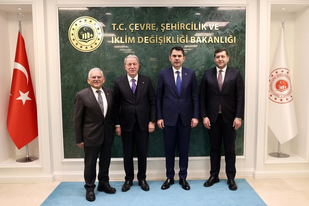 Başkan Büyükkılıç’tan Bakan Kurum’a Ziyaret: Kayseri’nin Projeleri Masaya Yatırıldı