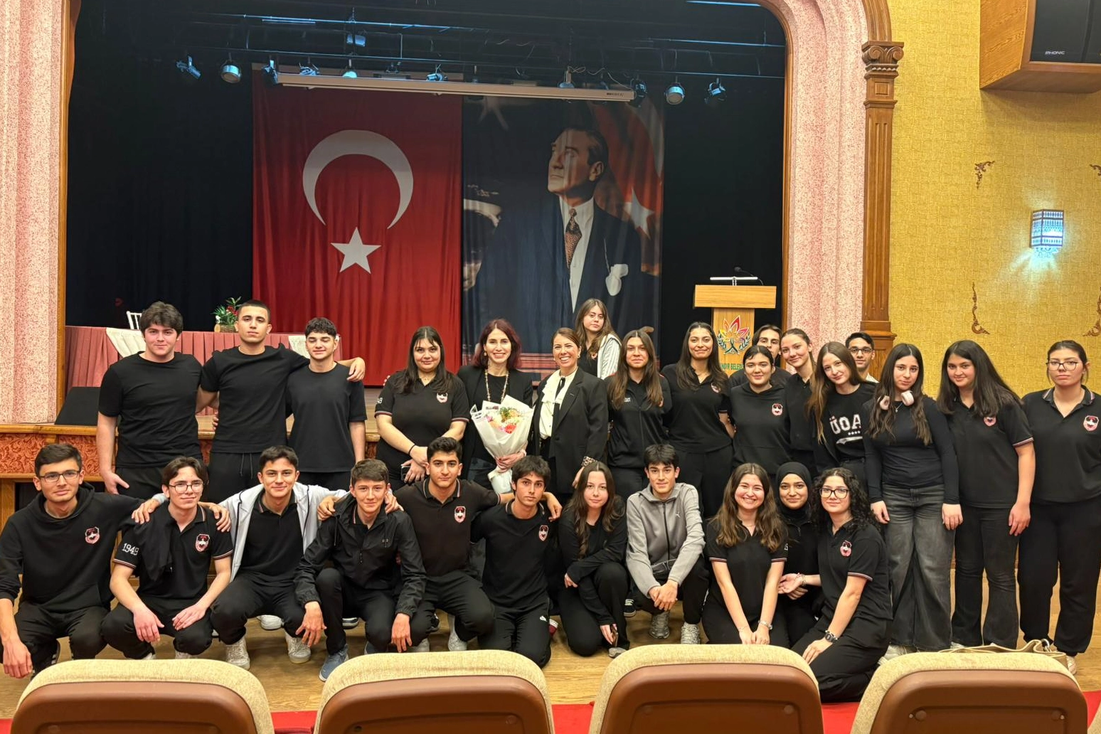 İzmir’de Bilim Söyleşisi: Öğrenciler Beyin Hastalıkları Araştırmalarını Dinledi