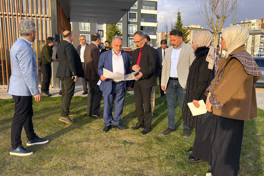Talas’ta Bahar Coşkusu Başlıyor: “Çiçek Şenliği” İçin Hazırlıklar Tüm Hızıyla Sürüyor