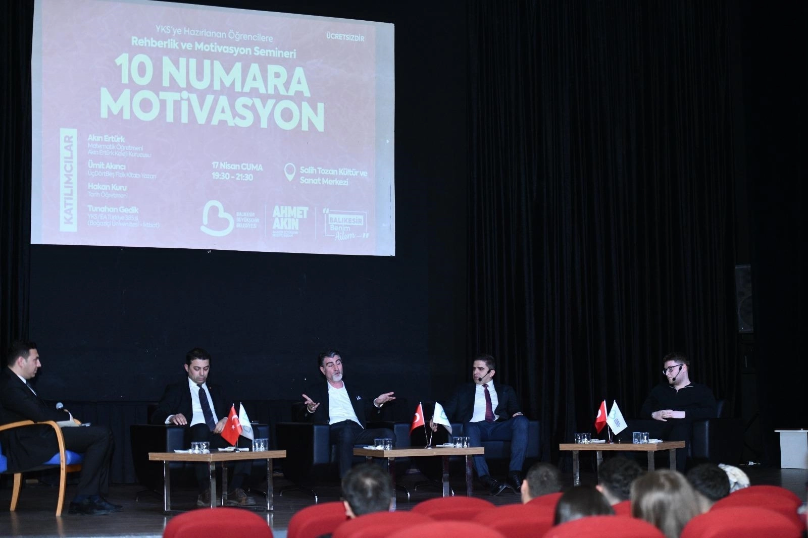 Balıkesir’de YKS Adaylarına Motivasyon Desteği: “10 Numara Motivasyon” Semineri Yoğun İlgi Gördü