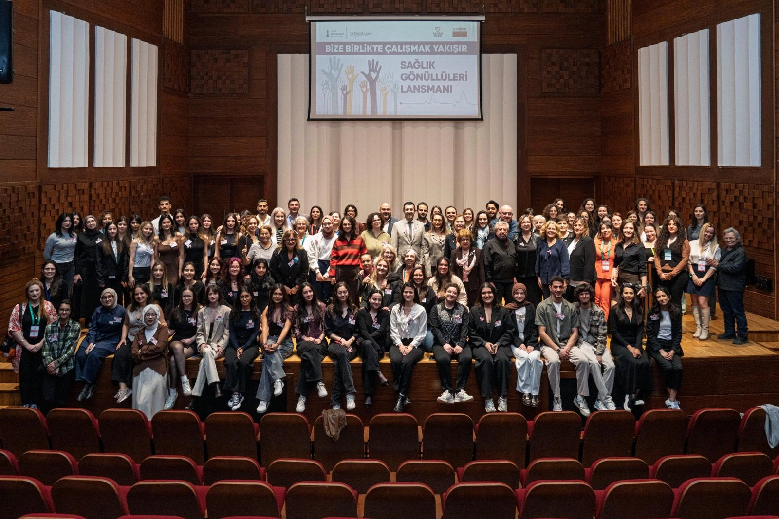 İzmir Büyükşehir Belediyesi’nden “Sağlık Gönüllülüğü Projesi”: 98 genç gönüllü ve 20 mentor sahada