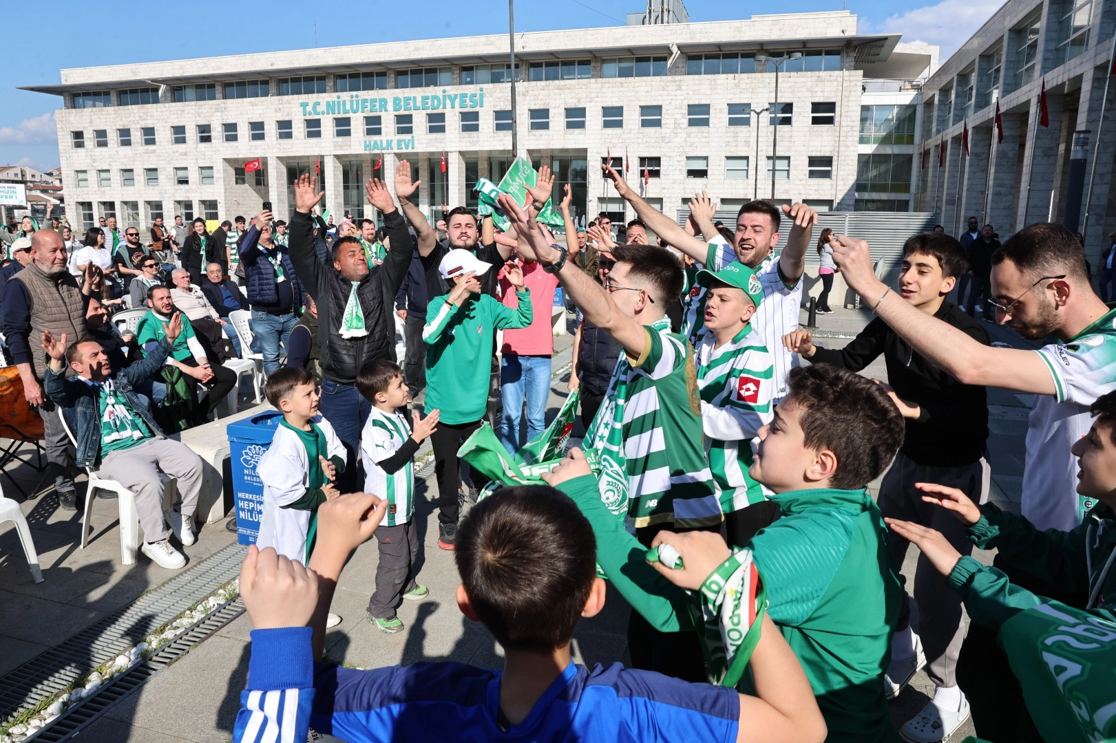Nilüfer’de Şampiyonluk Coşkusu: Bursaspor Zaferi Meydanlara Taştı