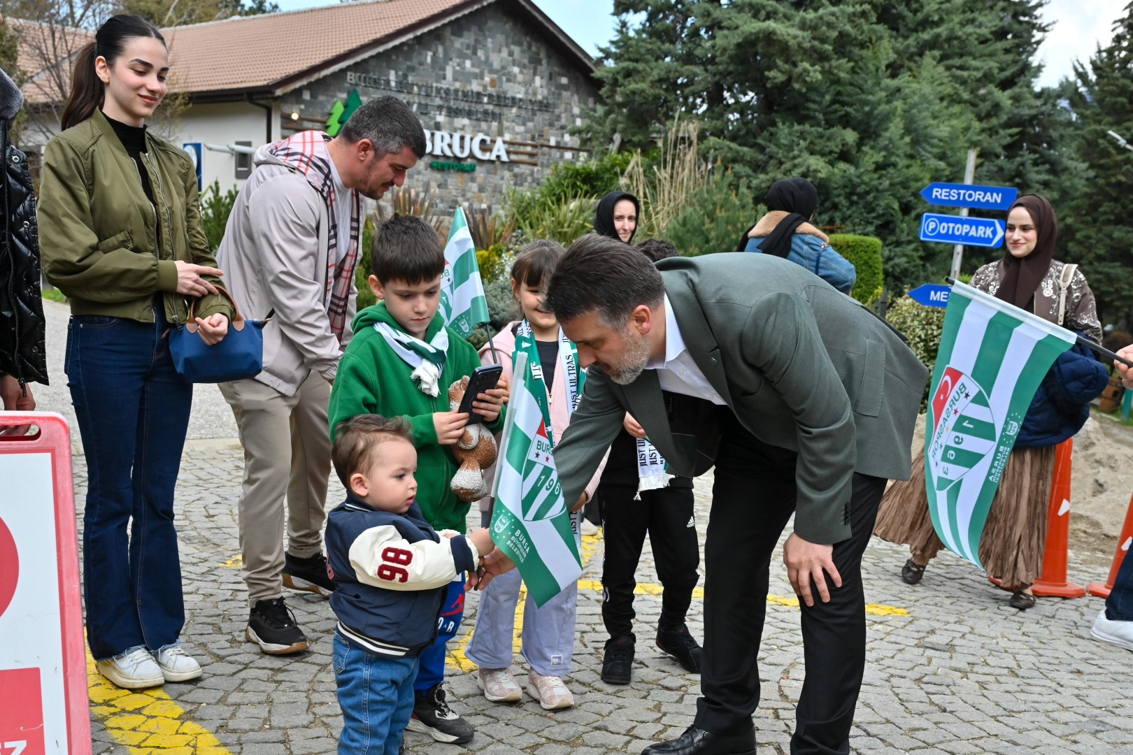 Şahin Biba’dan Minik Taraftarlara Moral: Şampiyonluk Öncesi Coşku Zirvede