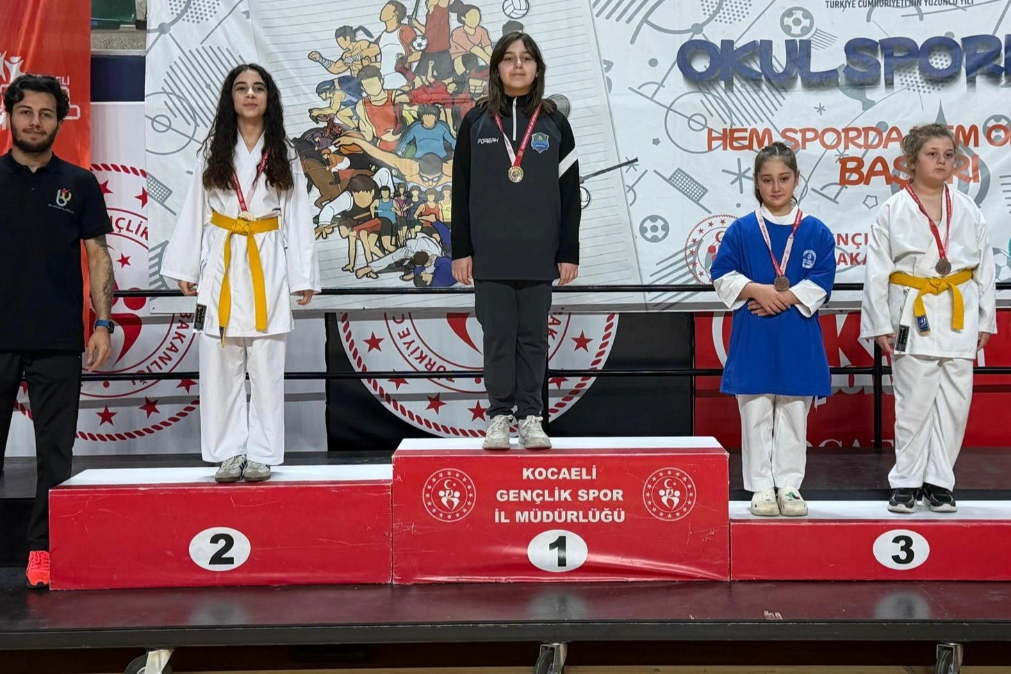 Çayırova Belediyesi Eğitim Spor Kulübü Kocaeli Karate Şampiyonası’nda 15 Madalya Kazandı