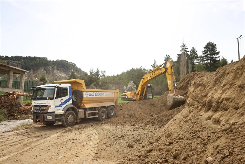 Denizli’de Yol Seferberliği Sürüyor: Çameli Elmalı Mahallesi’ne Sıcak Asfalt