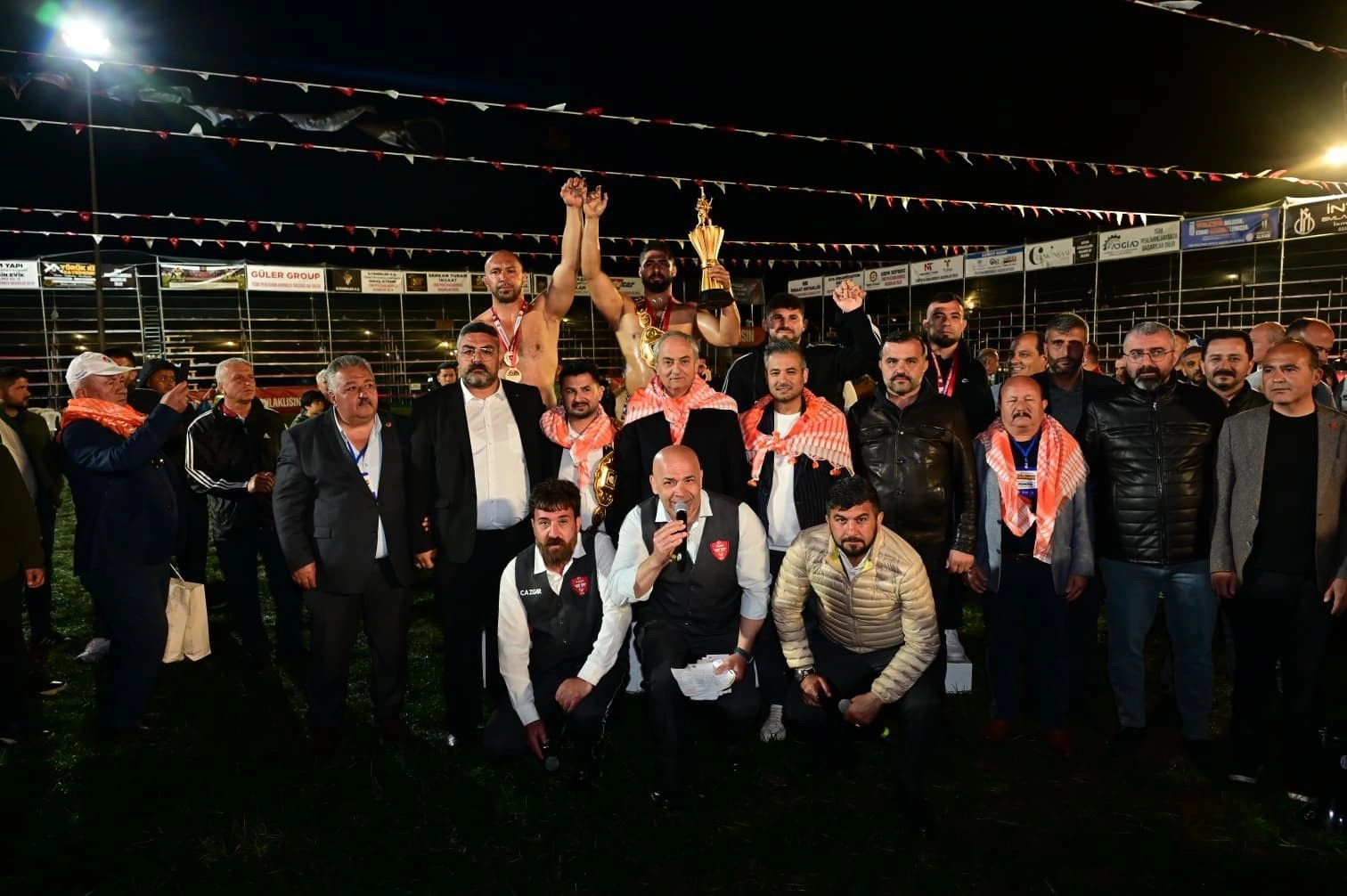 Kepez Yağlı Güreşleri’nde Başpehlivan Enes Doğan Oldu