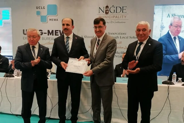 Kütahya Belediye Başkanı Kahveci’ye Uluslararası Başarı Belgesi