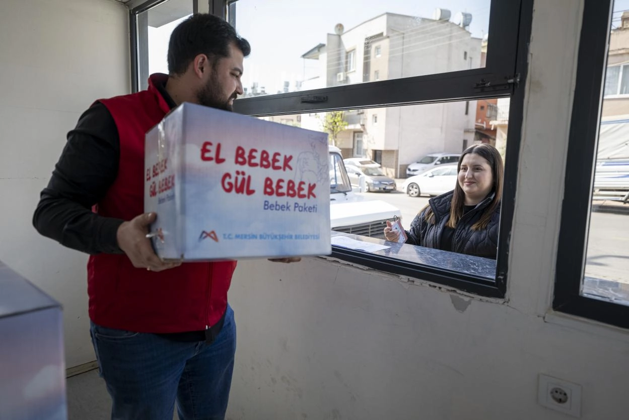 Mersin’de “El Bebek Gül Bebek” Projesiyle Ailelere Destek Sürüyor