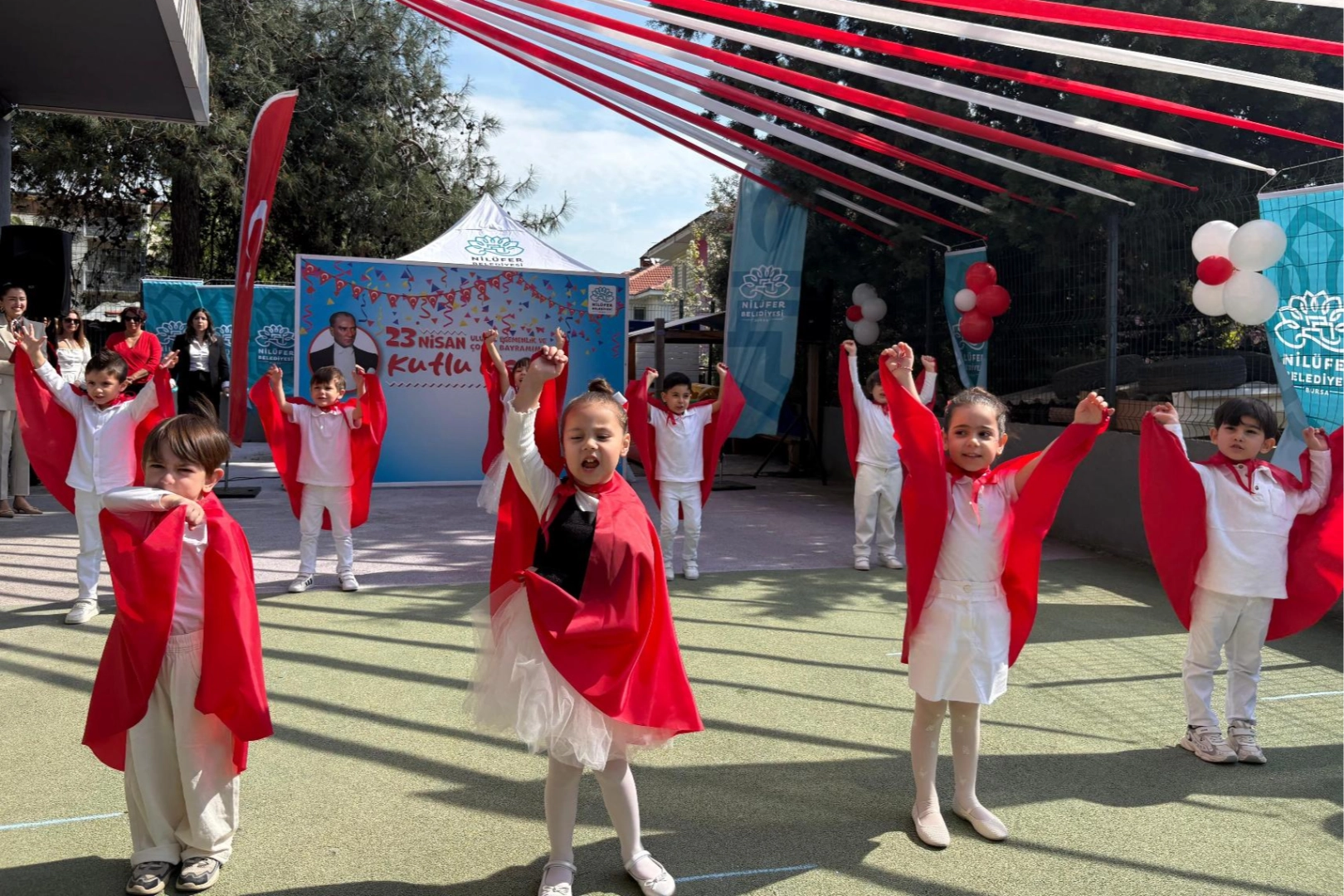 Nilüfer’de 23 Nisan Coşkusu: Minikler Şarkı ve Gösterilerle Bayramı Kutladı