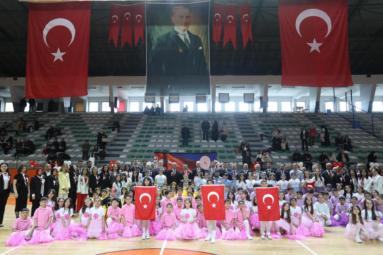 İnegöl’de 23 Nisan Coşkusu: 106. Yıl Renkli Törenlerle Kutlandı