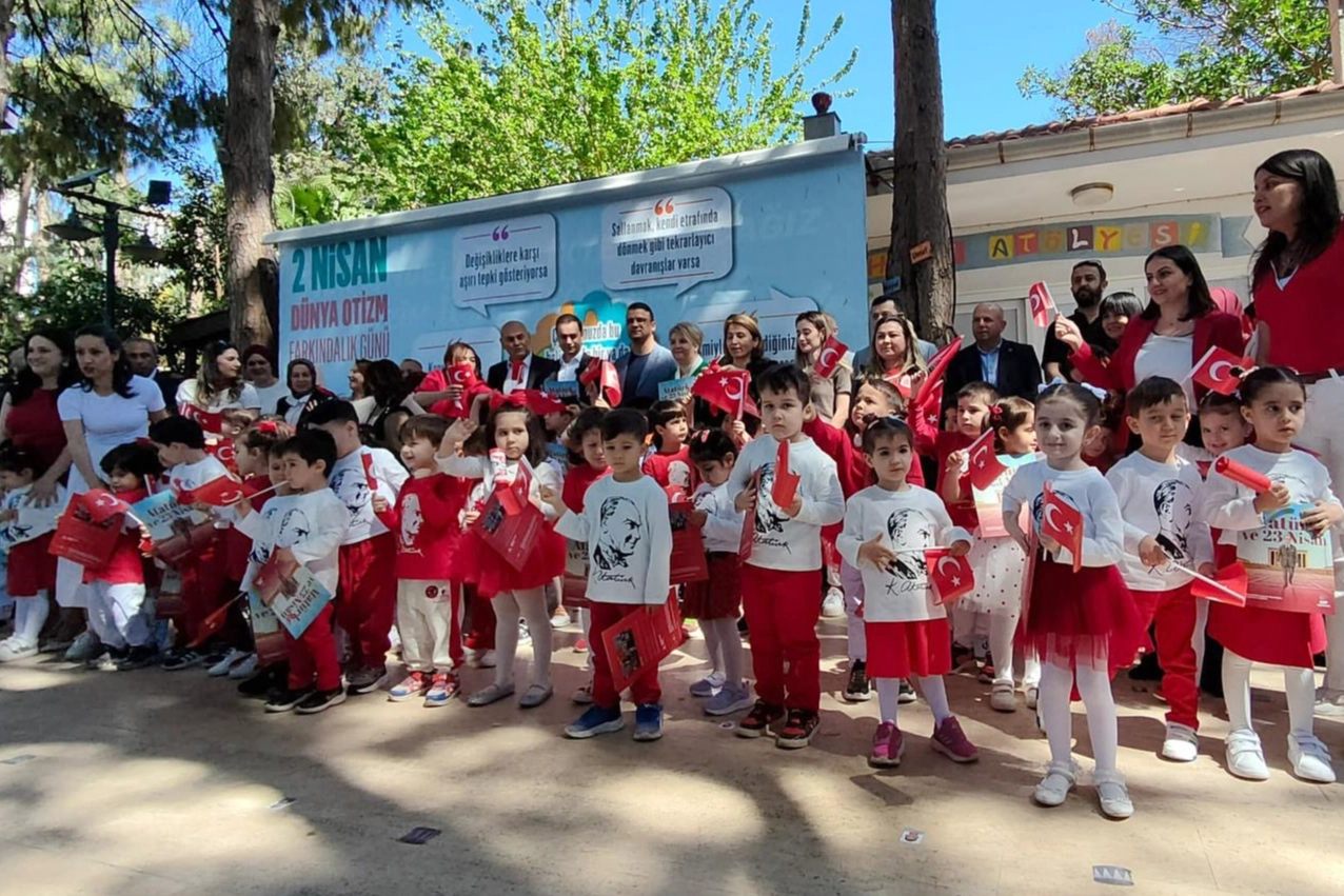 Muratpaşa’da 23 Nisan Coşkusu: Başkan Uysal Miniklerle Buluştu