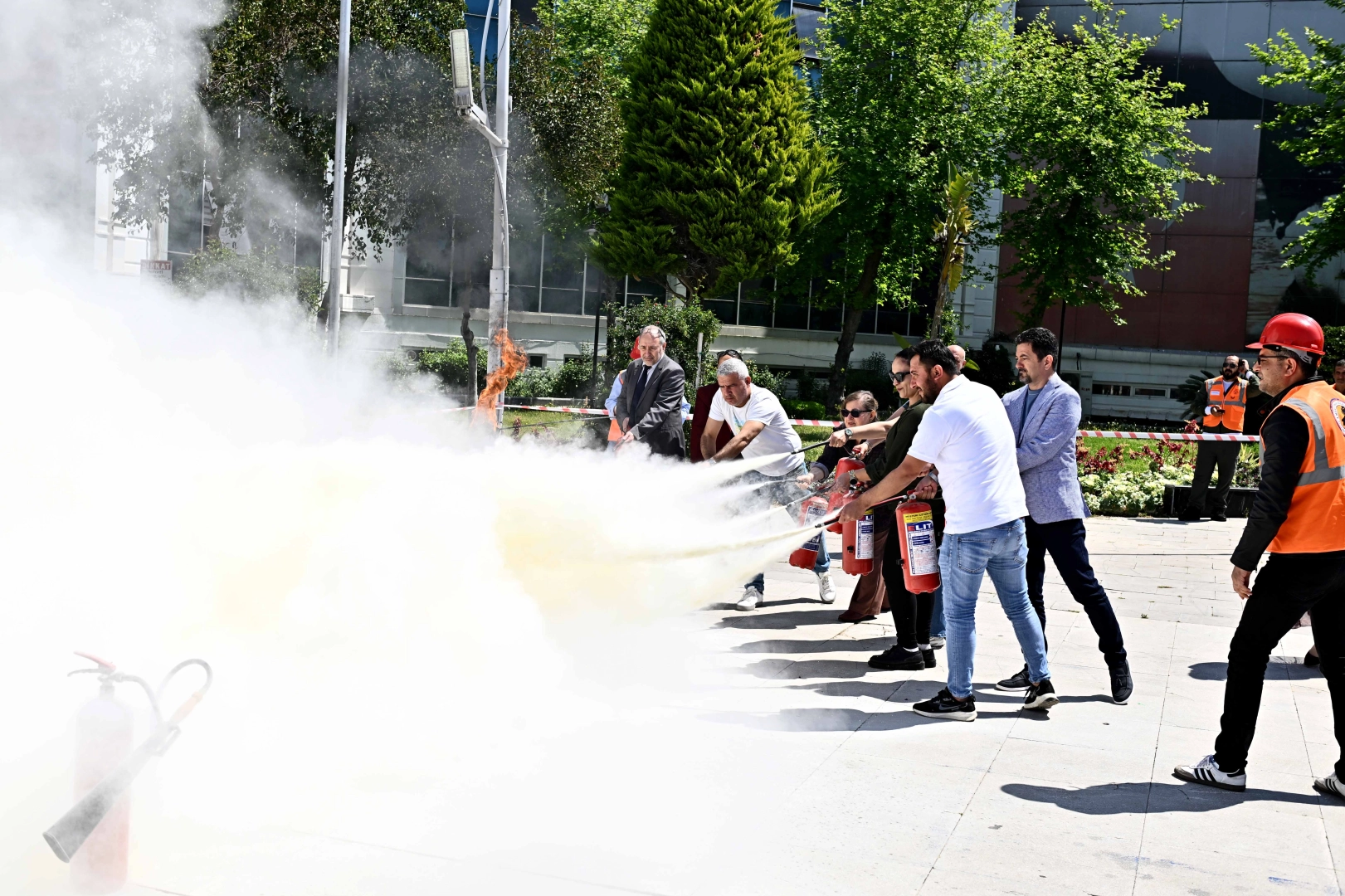 Muratpaşa Belediyesi’nde Yangın Tatbikatı: Personel Uygulamalı Eğitim Aldı
