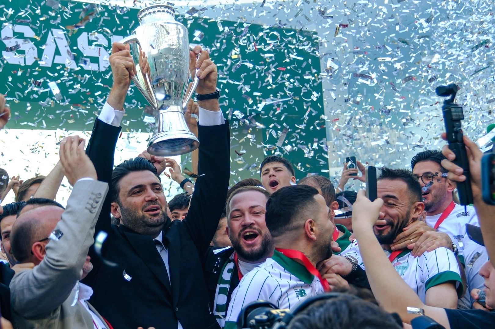 Bursa’da Tarihi Gece: Bursaspor Tüm Liglerde Şampiyonluk Yaşayan İlk Kulüp Olarak Tarihe Geçti!