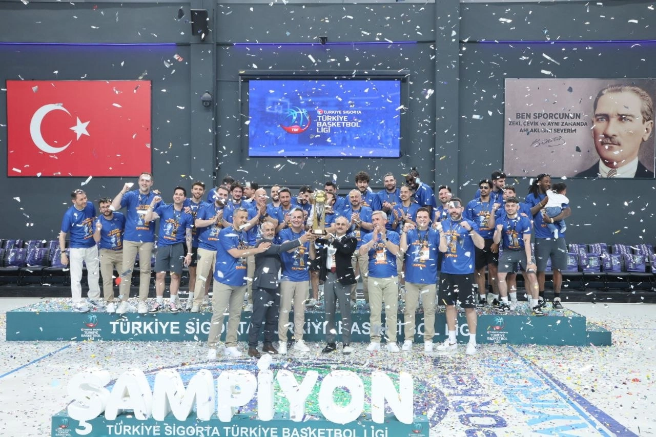 Çayırova Belediyesi Basketbol Takımı Şampiyonluk Kupasına Kavuştu: Hedef Artık Süper Lig!
