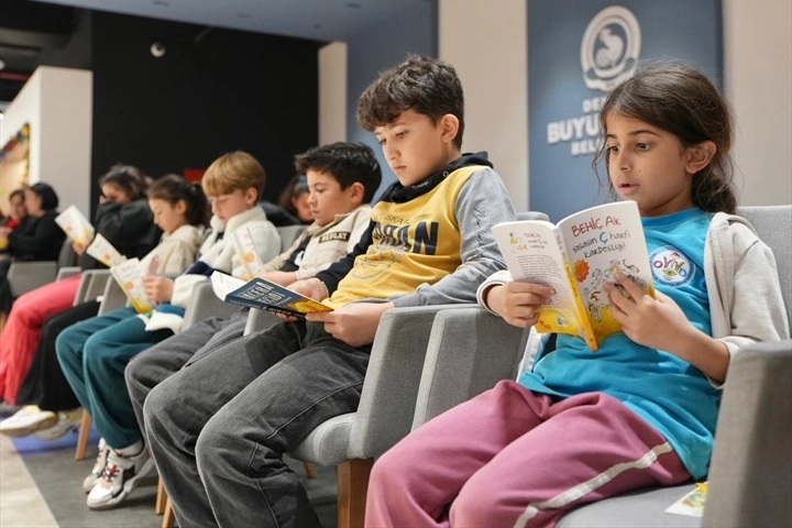 Denizli’de Çocuklar Ekranı Bıraktı Kitaba Sarıldı: Millet Kütüphanesi’nde Okuma Şöleni