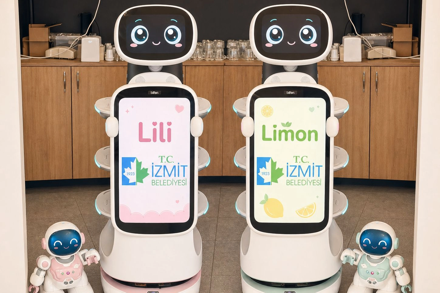 İzmit’te Robotik Servis Devri: Gülümse Kahvaltı Evi’nin Yeni Üyesi "Lili"