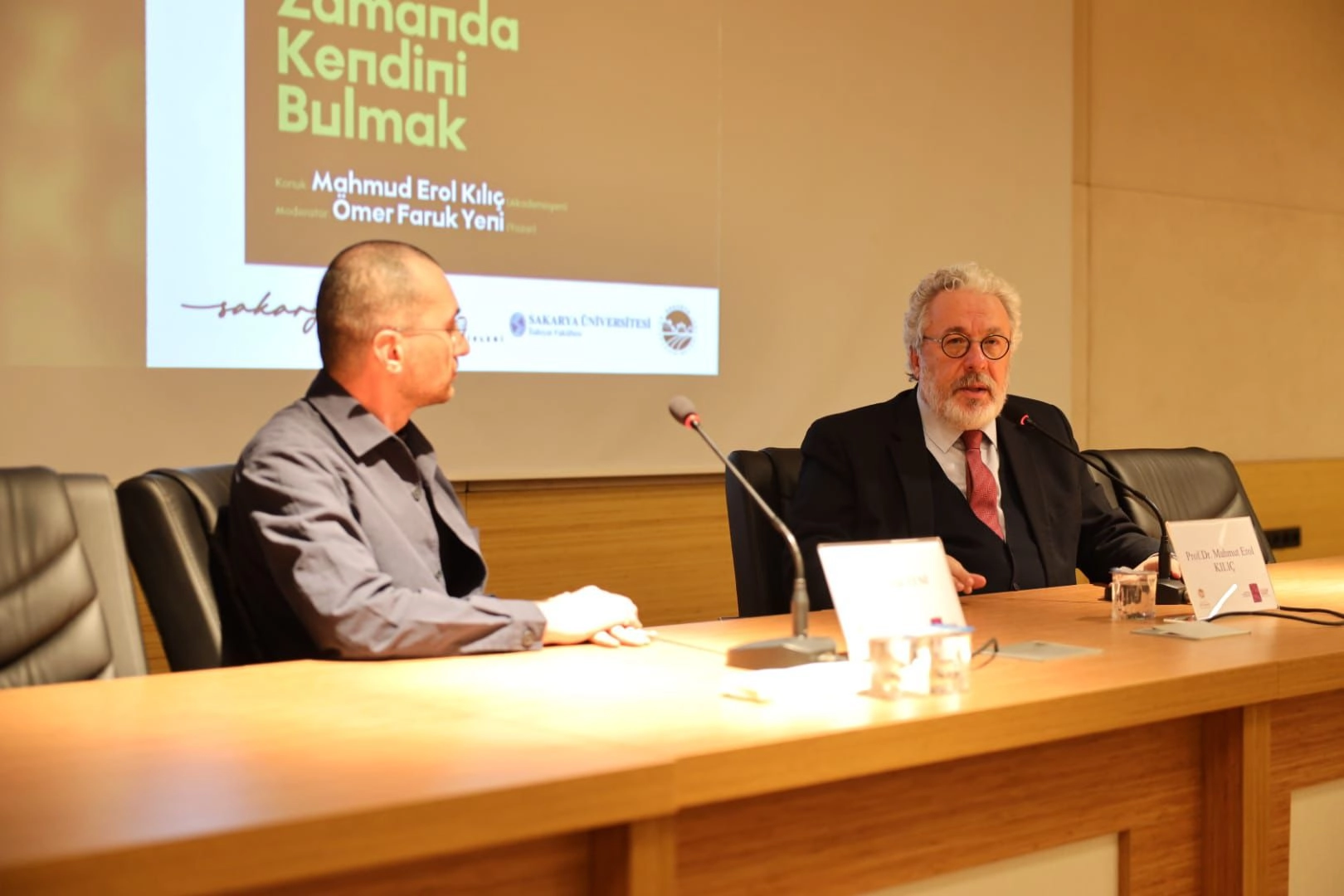 Sakarya’da Modern Zaman Sorunları Konuşuldu: Prof. Dr. Mahmut Erol Kılıç ile "Kendini Bulmak"