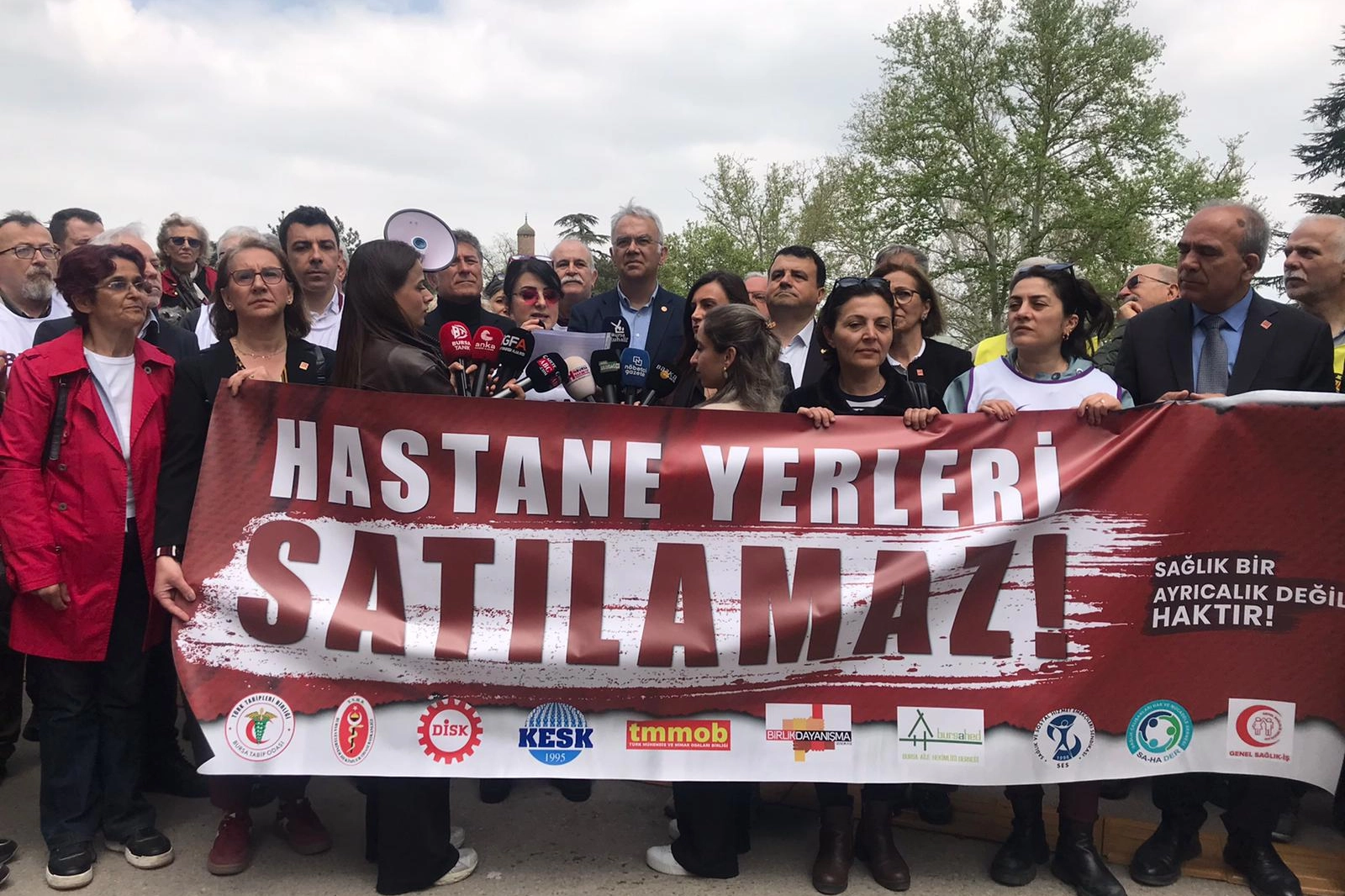 Bursa’da Sağlık Alanlarının Satışına Sert Tepki: “Sağlık Haktır, Satılamaz!”