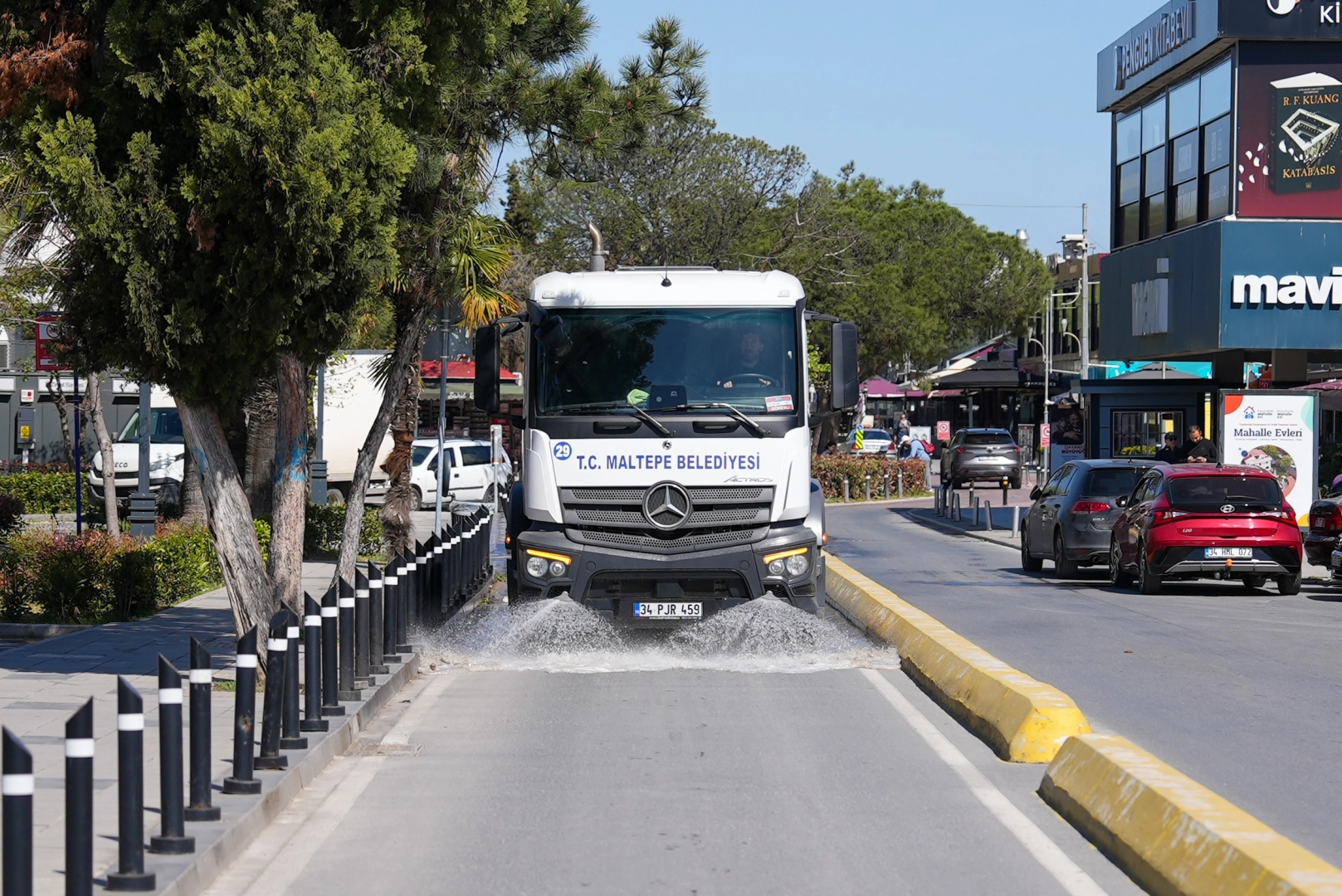 Maltepe’de Hijyen Seferberliği: Yalı Mahallesi Baştan Aşağı Yıkandı
