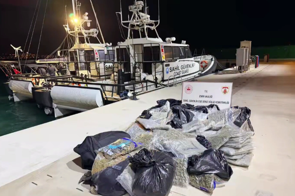 Ayvalık Açıklarında Deniz Operasyonu: 158 Kilogram Skunk Ele Geçirildi