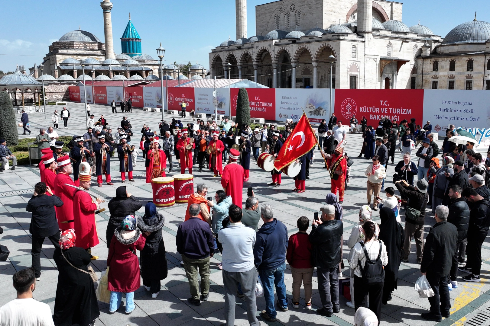Konya’da Mehter Coşkusu: Büyükşehir Mehter Takımı Meydanları Şenlendiriyor