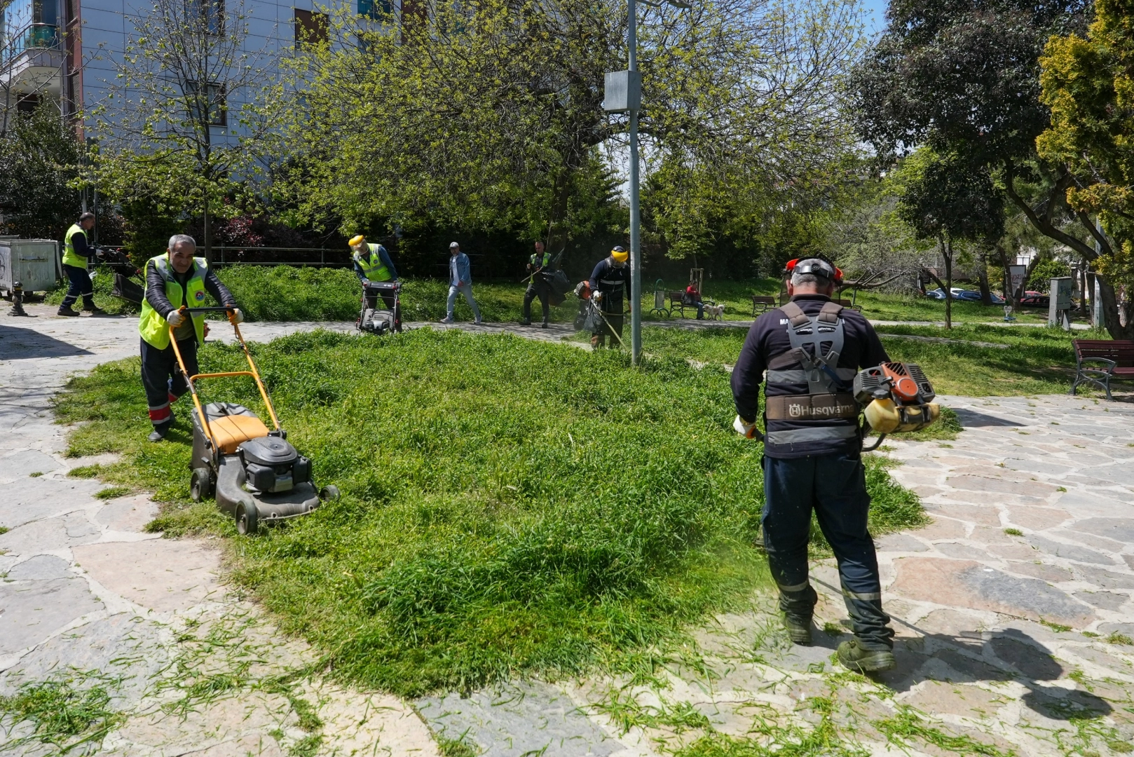 Maltepe’de Yaz Hazırlığı: Park ve Bahçelerde Bakım Seferberliği