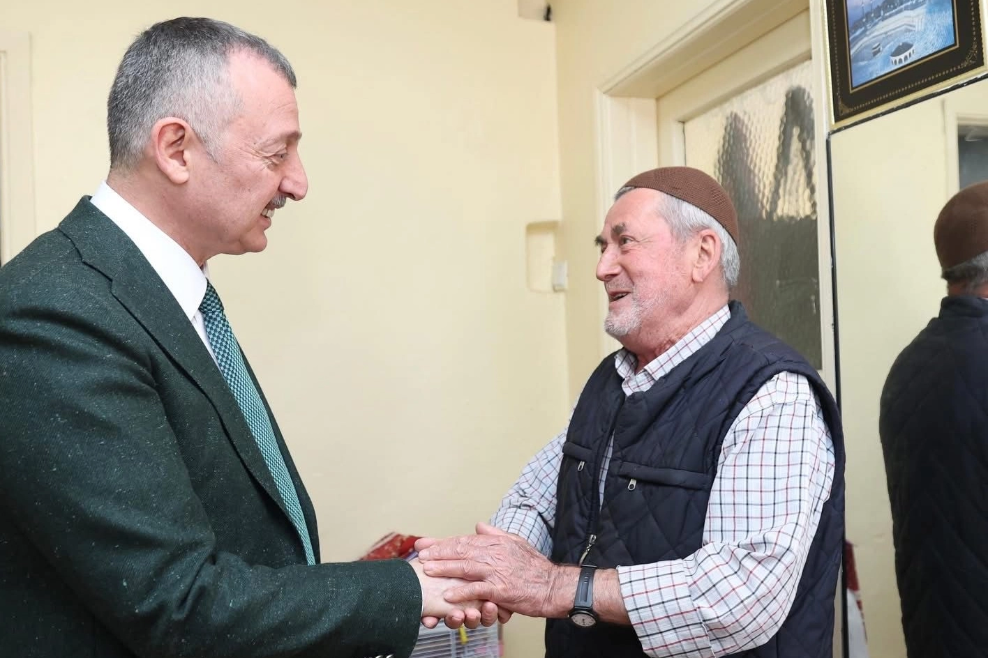 Başkan Büyükakın’dan 90 Yaşındaki Cavit Amca’ya Vefa Ziyareti: Sürpriz Karşılama