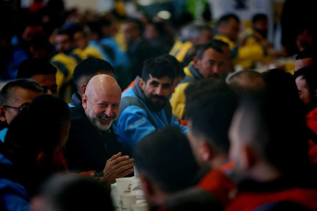 Başkan Çolakbayrakdar’dan 1 Mayıs Çıkışı: “Kocasinan’da Her Çalışanın Sendikası Benim”