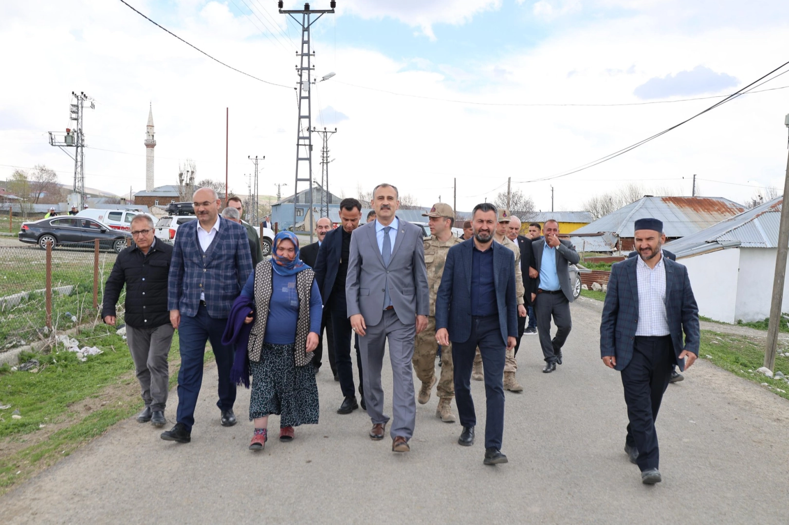 Vali Önder Bozkurt Tezeren Köyü’nde: Köylülerin Sorunlarına Yerinde Çözüm