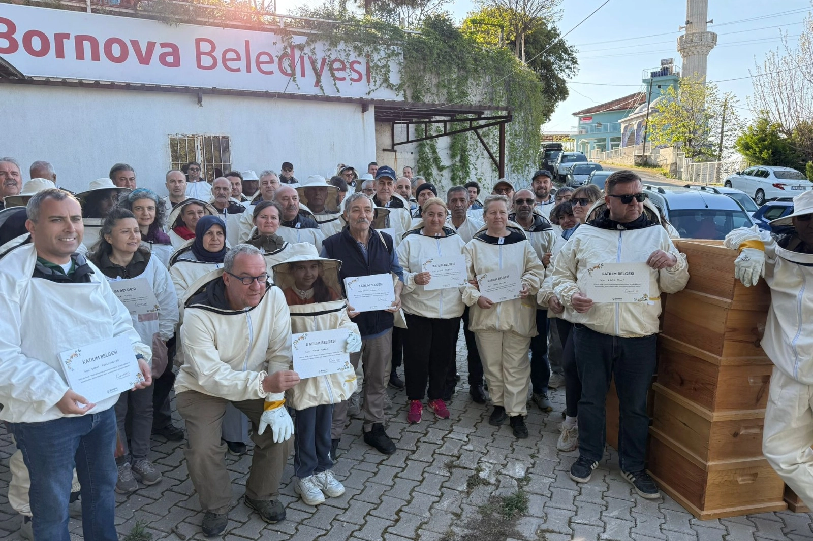 Bornova’da Arıcılık Seferberliği: 80 Yeni Üretici Dualı Kovanlarına Kavuştu