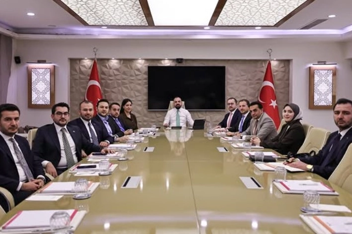 AK Parti’de İletişim Devrimi: Faruk Acar Dönemiyle Gelen "Söylem Birliği"