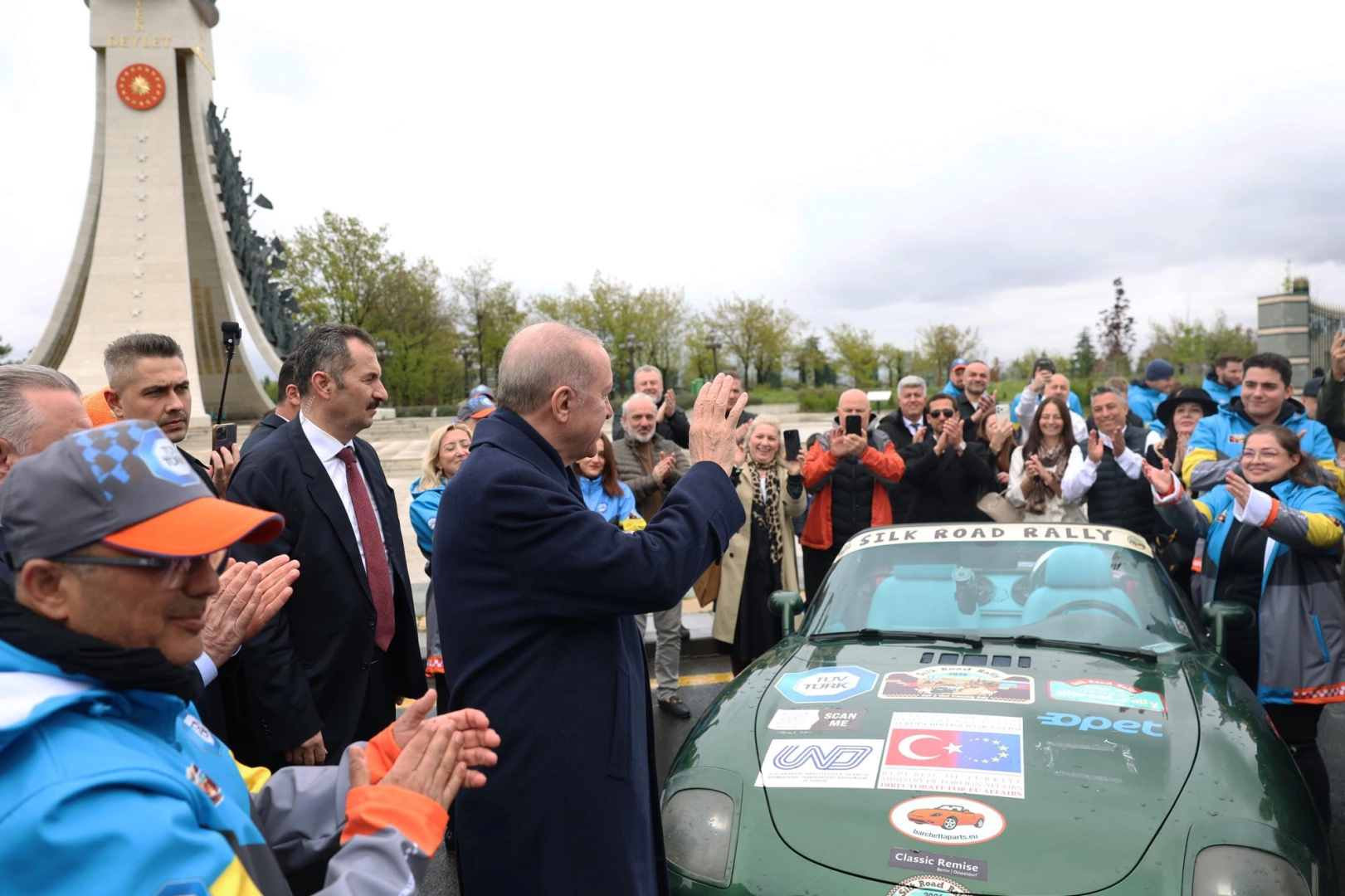 İpek Yolu Rallisi Külliye’de: Cumhurbaşkanı Erdoğan Katılımcıları Uğurladı