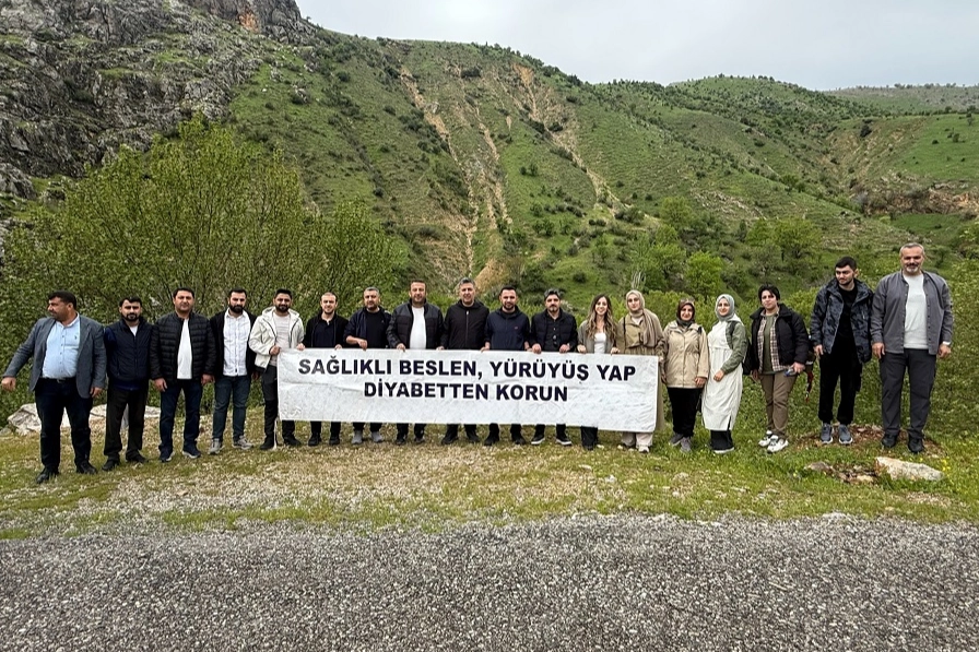 Batman’da Sağlık İçin Adım Attılar: Kozluk’ta Doğa Yürüyüşü Etkinliği