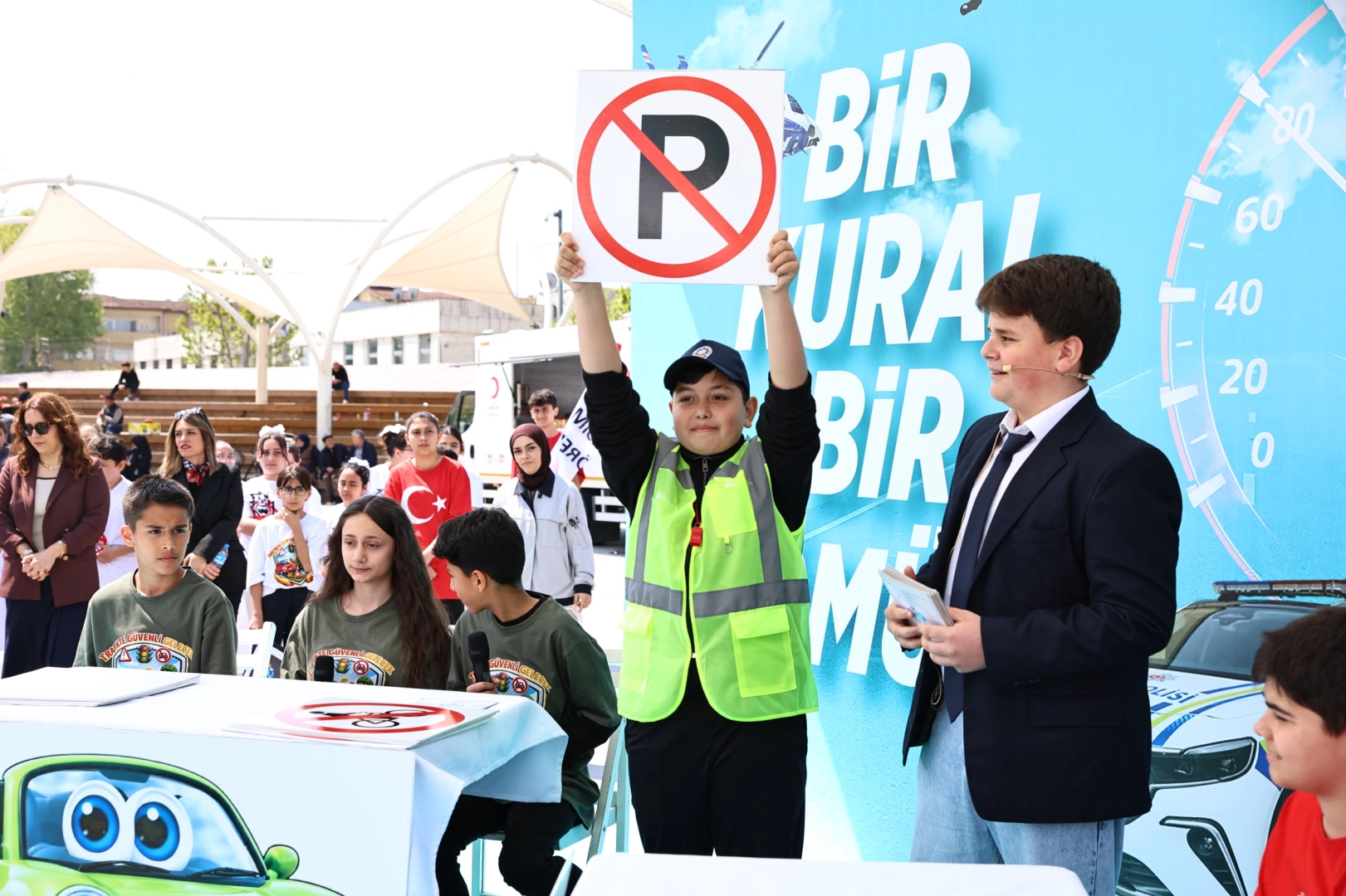 Sakarya’da Minik Ressamlardan Trafik Farkındalığı: 20 Öğrenci Ödüllendirildi