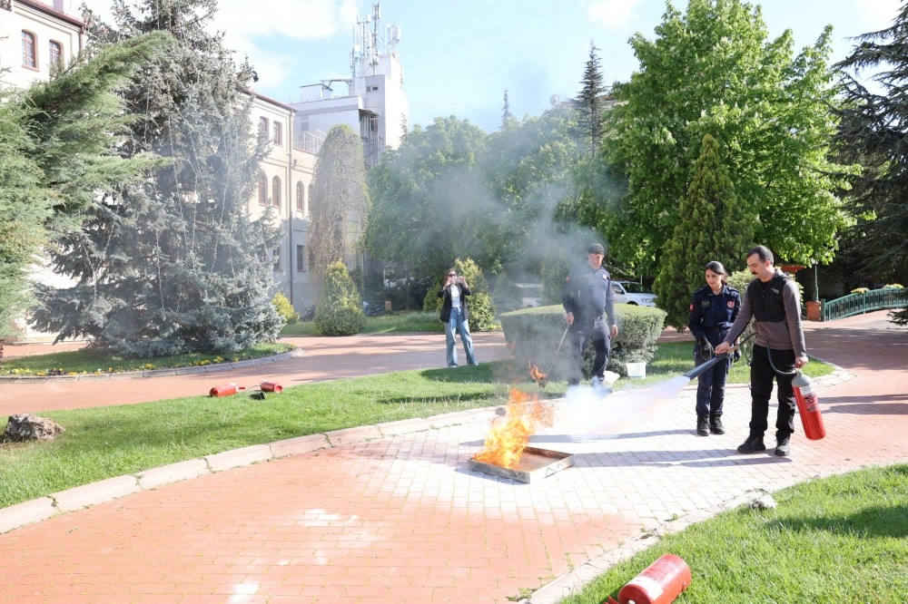 Eskişehir’de Yangın Tatbikatı: Porsuk Konuk Otel’de Nefes Kesen Eğitim